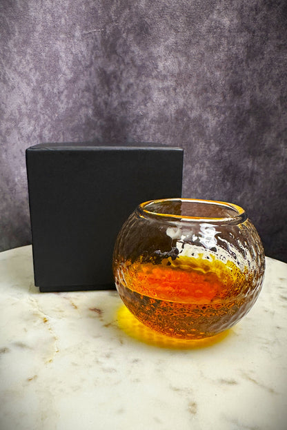 Black luxury gift box with personalized whiskey glass for golf lovers, perfect gift for a friend or colleague