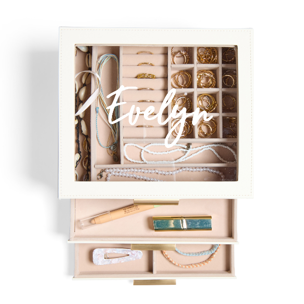 personalized jewelry box for girls with name cute and elegant storage case
custom jewelry box with engraved name soft velvet interior close up