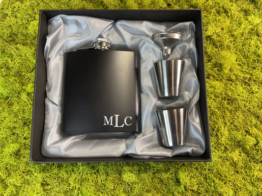 Personalized Black Flask Set, Retirement Gift, Best Man and Groomsmen Gift, Anniversary Gift, Bachelor Party, Gift for him, Grandpa gift